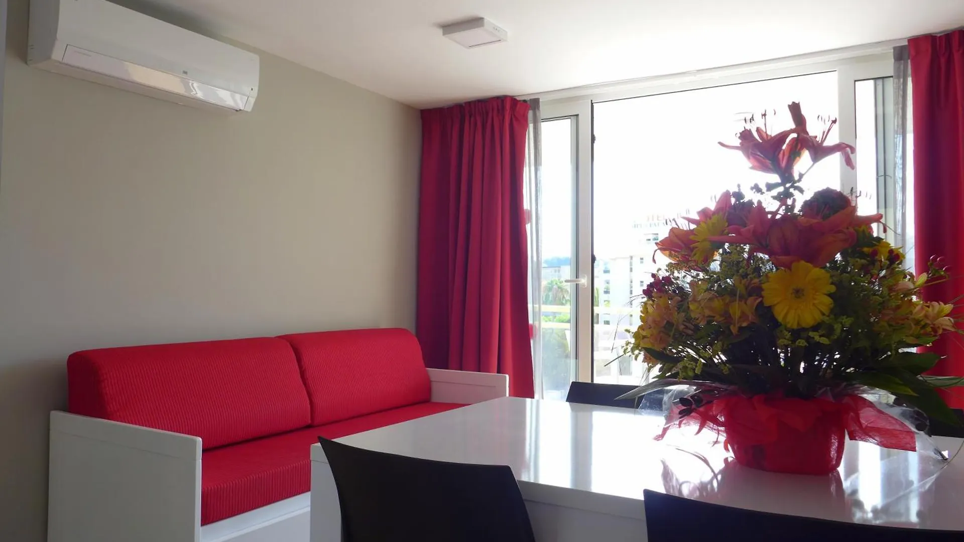 Rentalmar Navarra Family Suites Salou Appartement