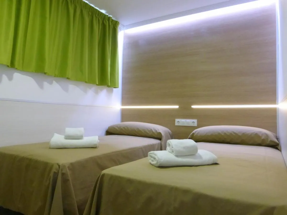 Rentalmar Navarra Family Suites Salou 0*,